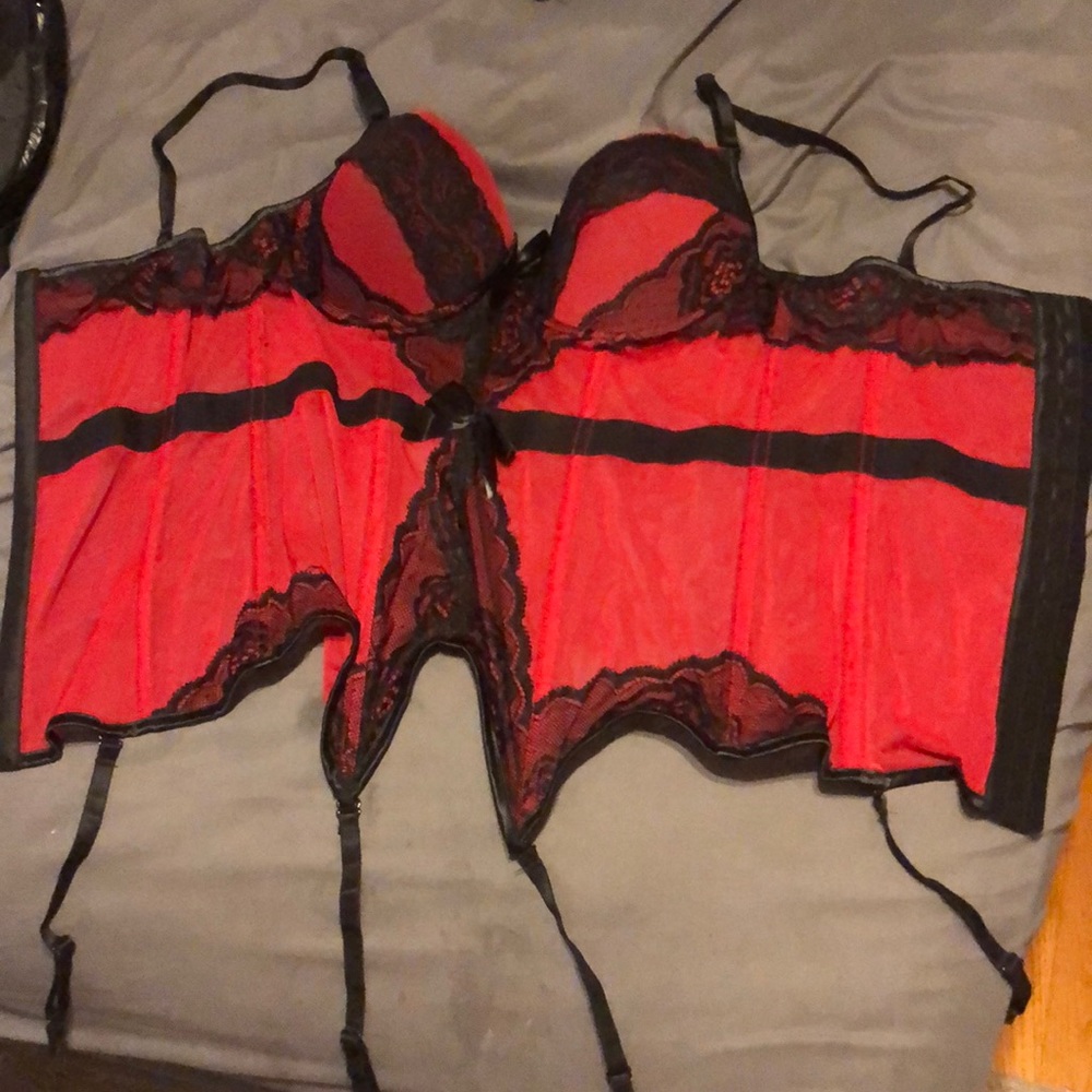 Bustier nwot garters included never worn